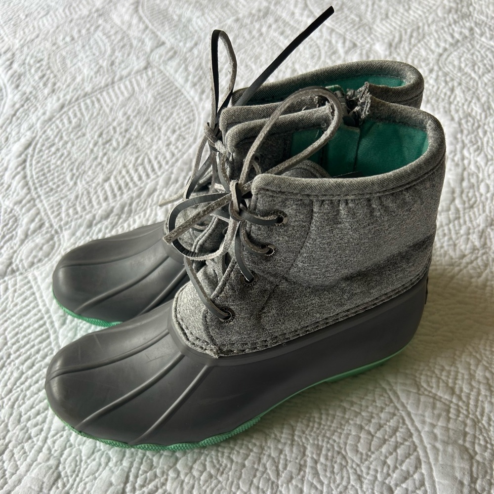 Sperry Saltwater Boot Y3 (W5). Grey fabric/grey rubber base w/green. Great shape